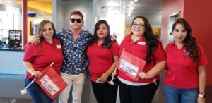 Saúl "El Canelo" Álvarez con Las Vegas en tu Idioma